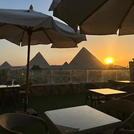 El 3 Amici Pyramids Inn